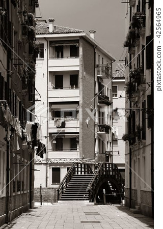 Venice Alley View Venice Alley View 42564965