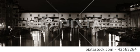 Florence Ponte Vecchio panorama night Florence Ponte Vecchio panorama night 42565264