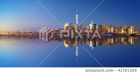 New York City skyline at night 42565269