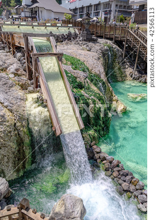 Kusatsu hot spring (hot water field August sunny summer) Kusatsu hot spring (hot water field August sunny summer) 42566113