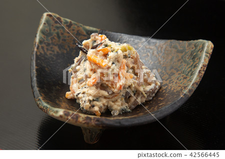 Fifth conspicuous 42566445