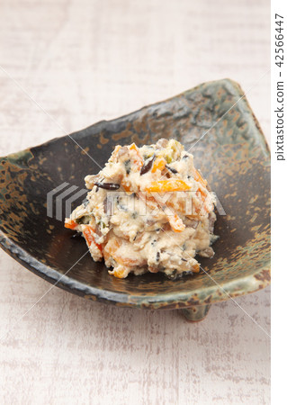 Fifth conspicuous 42566447