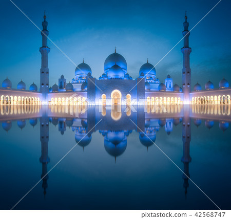 Sheikh Zayed Grand Mosque at night Abu-Dhabi, UAE 42568747