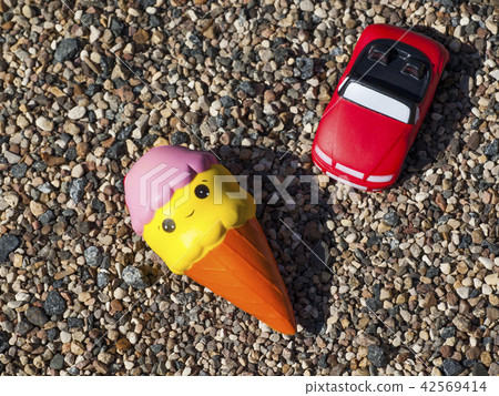 ice-cream car toy beach 42569414