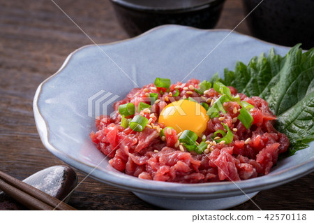 Horse meat Yukke 42570118
