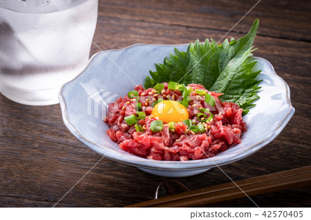 Horse meat Yukke 42570405