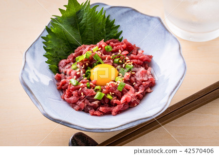 Horse meat Yukke 42570406