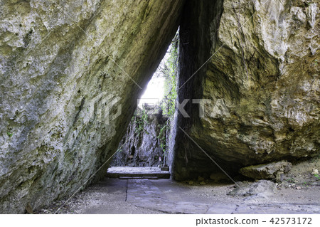 The best sacred place of the Ryukyus Saikaki of Utaki Sanjiki (Ms. The best sacred place of the Ryukyus Saikaki of Utaki Sanjiki (Ms. 42573172