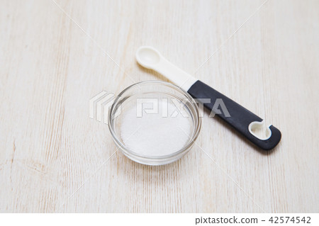 白色粉末和量匙 白色粉末和量匙 42574542
