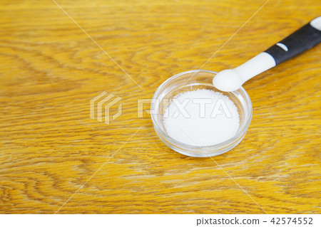 白色粉末和量匙 白色粉末和量匙 42574552