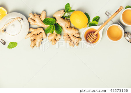 Ginger tea with lemon, honey and mint Ginger tea with lemon, honey and mint 42575166