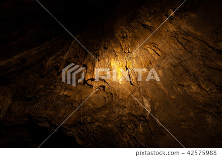 antre, cave, cavern 42575988