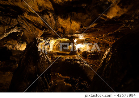 antre, cave, cavern 42575994