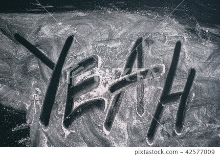 Ripped powder in the form of the word "yeah" Ripped powder in the form of the word "yeah" 42577009