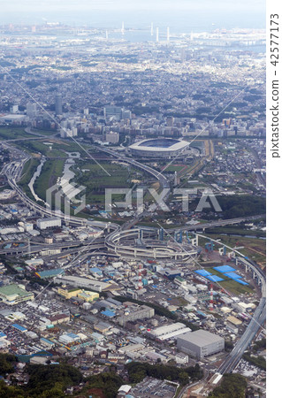 新橫濱方向的鳥瞰圖從第三個Keihin港北立交所上面的天空 42577173