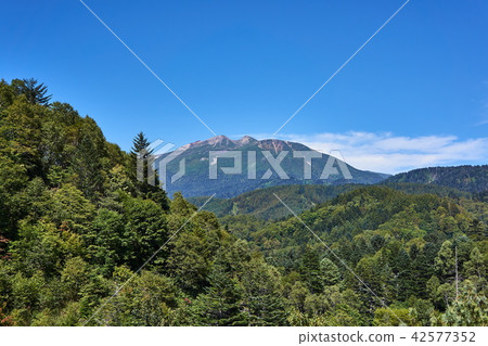 Norikura dake的看法從Nagoro通行證在岐阜縣 42577352