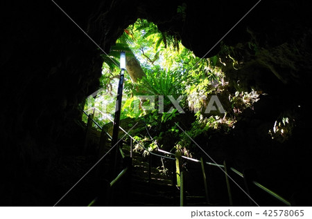 Exit of Kinmyo cave Exit of Kinmyo cave 42578065