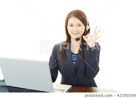 A smiling operator A smiling operator 42580209