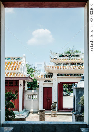Chinese style building Wat Ratchaorotsaram temple Chinese style building Wat Ratchaorotsaram temple 42580368
