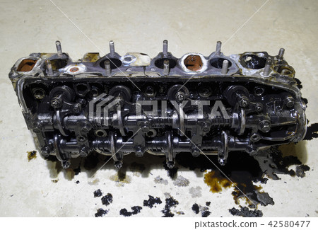 The head of the block of cylinders. The head of the block of cylinders removed from the engine for 42580477