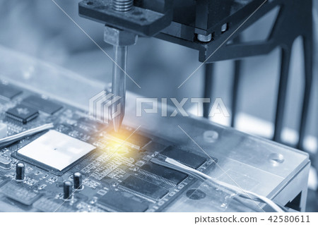 The soldering robot  42580611