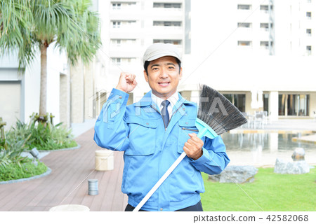 Cleaner of Guts pose 42582068