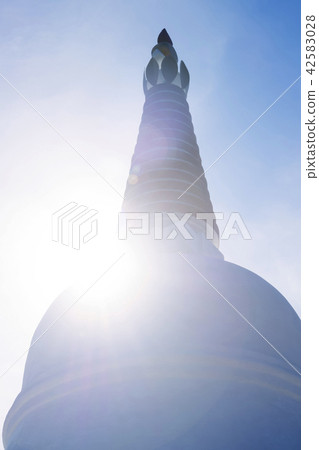 Buddhist stupa against the sun.. Buddhist stupa against the sun.. 42583028