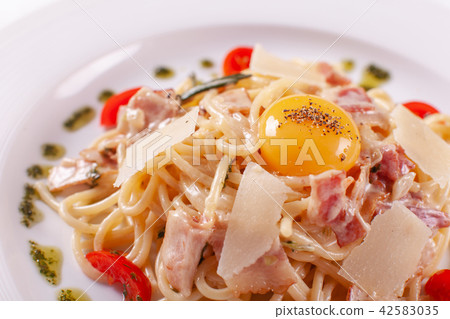 Spaghetti Carbonara. Italian Pasta on white plate with parmesan, ham and yolk 42583035