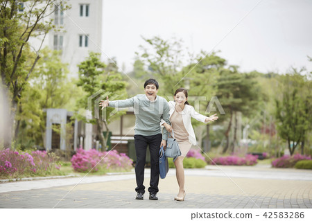 Spring, family, everyday, lifestyle, couple, work, meeting Spring, family, everyday, lifestyle, couple, work, meeting 42583286