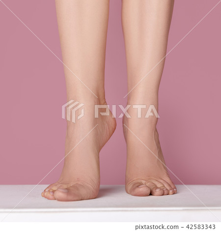 bare feet of a woman 42583343