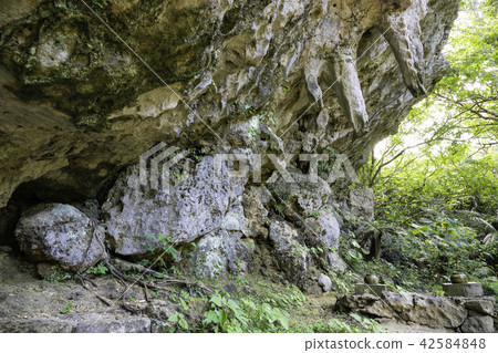 The best sacred place of the Ryukyus Saiki Utaki (Shiki Yoda Yu Ramaganubi Amada Uru Ashkhanewei) The best sacred place of the Ryukyus Saiki Utaki (Shiki Yoda Yu Ramaganubi Amada Uru Ashkhanewei) 42584848