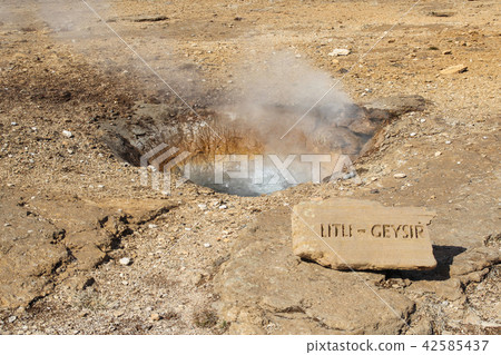 geysir eruption in Iceland geysir eruption in Iceland 42585437