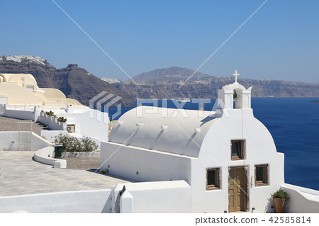Greece, Santorini, in the streets of Oia 42585814