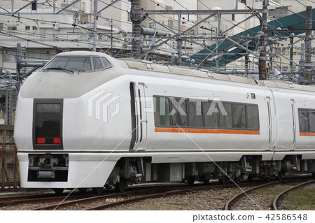 在大宮工廠進行試駕的651系列列車 42586548