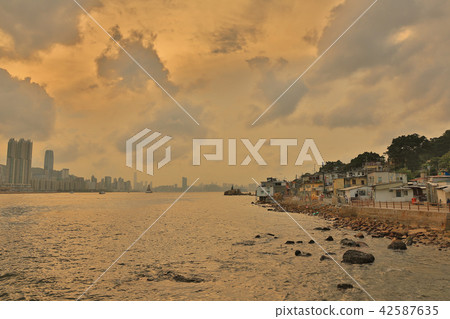 Hong Kong fishing valley at sunset , Lei Yue Mun Hong Kong fishing valley at sunset , Lei Yue Mun 42587635