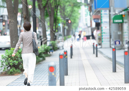 Suit female office lady fresh green OL business suits portrait recruit 42589059