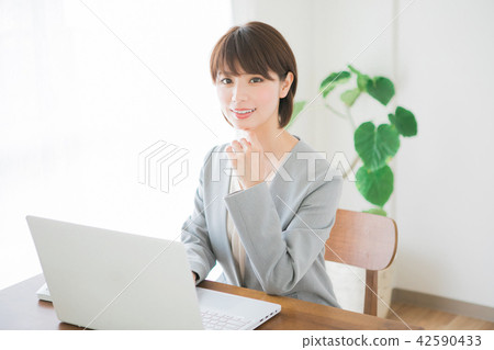 Women who use personal computers (* Please refrain from using on sites and apps such as marriage activities and dating agencies) 42590433