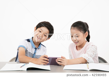 低年級小學生、學校學習生活方式 低年級小學生、學校學習生活方式 42590493