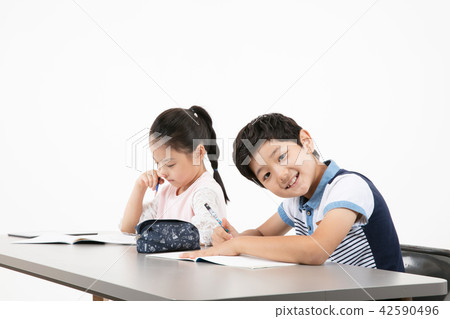 低年級小學生、學校學習生活方式 低年級小學生、學校學習生活方式 42590496