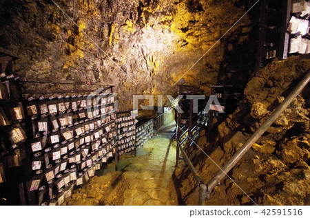 Old-fashioned sake brewery of Kinuta cave Old-fashioned sake brewery of Kinuta cave 42591516