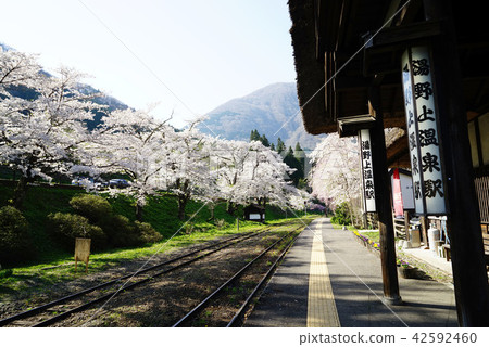 Yunogami Onsen Station Sakura 42592460