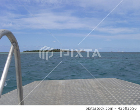 Mettle Island in New Caledonia 42592556