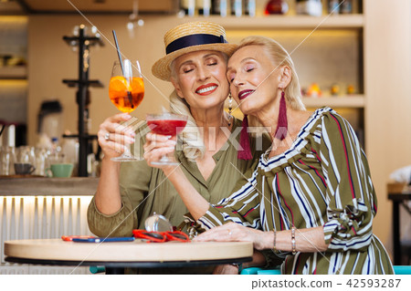 Attractive aged women sitting together 42593287