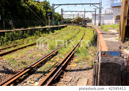 From the second railroad crossing at Suehiro Tsurumi Line Asano Station · The home of the Shiba Puri-aiga Line (1) 42595411