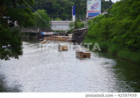 Moat's small boat 42597439