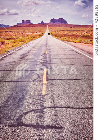Scenic road to Monument Valley, USA. 42598565