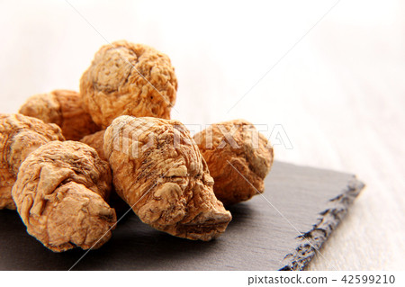 Dry maca on the stone dish 42599210