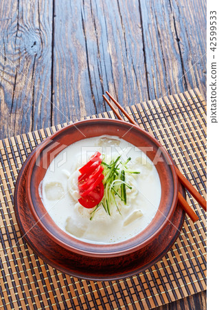 kongguksu - cold korean soup, top view 42599533