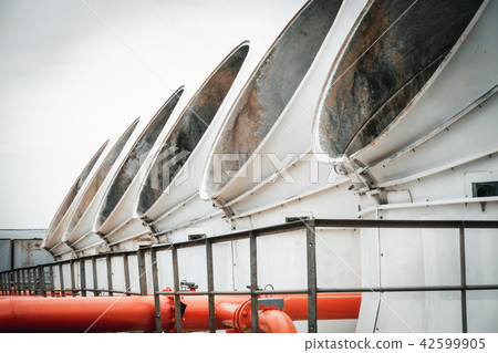 Cooling tower on the deck floor, Cooling chiller Cooling tower on the deck floor, Cooling chiller 42599905