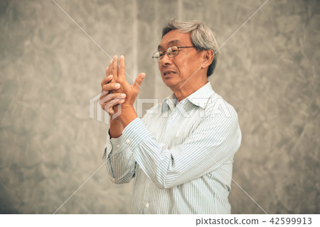 Elderly man suffering at his hand Elderly man suffering at his hand 42599913